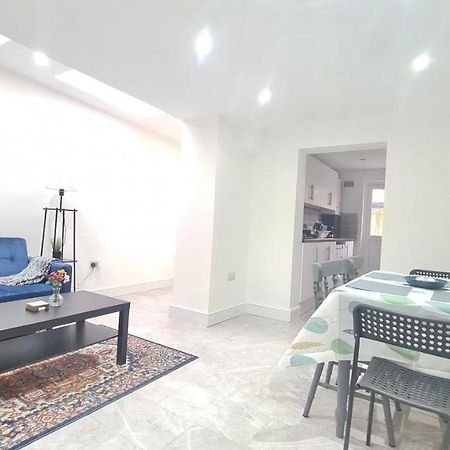 Spacious Room In Manor Park London Kültér fotó