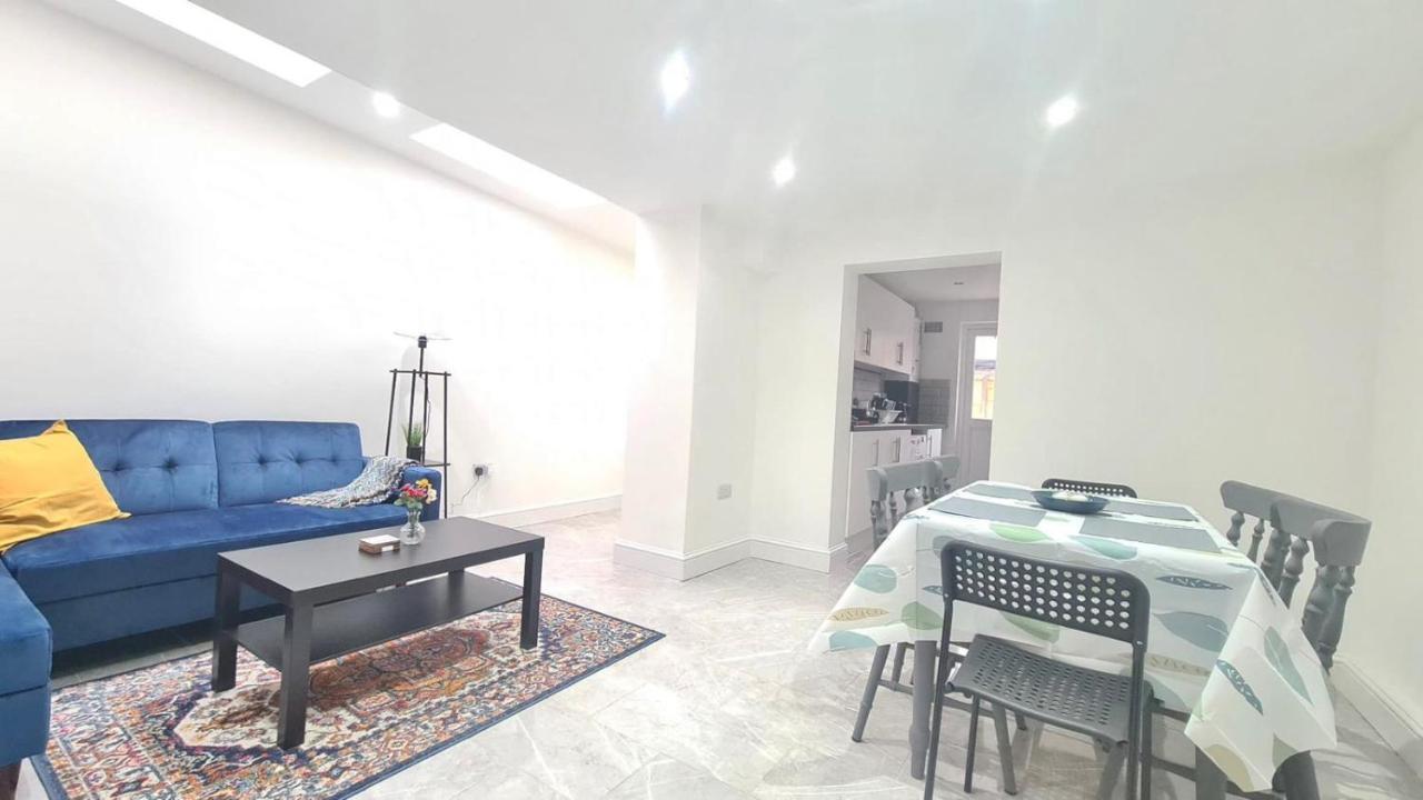 Spacious Room In Manor Park London Kültér fotó
